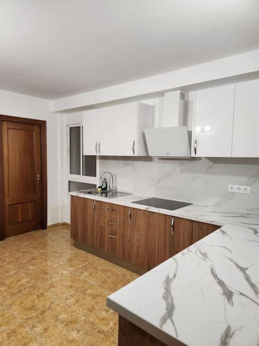 Lujoso Apartamento Vacacional Apartment Carrizal Luaran gambar